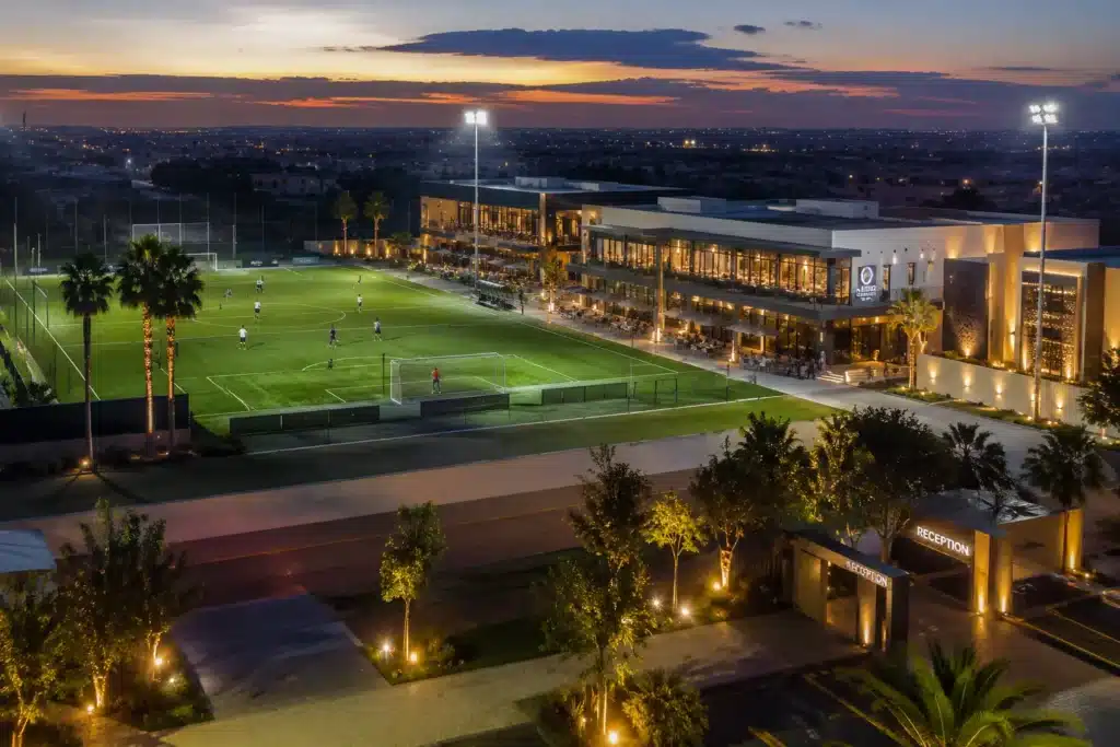 Complexe sportif premium avec terrain football au Maroc