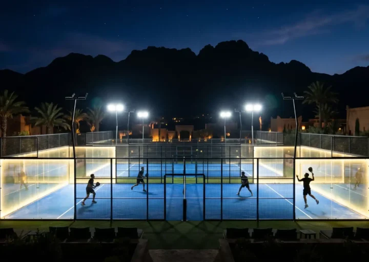 full panoramique padel nuit Maroc terrain luxe éclairage LED